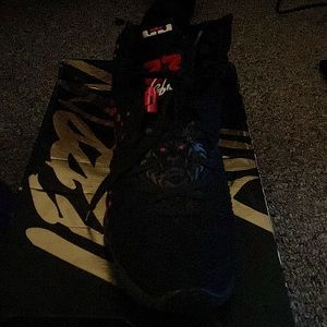 Nike lebron 17s size 9